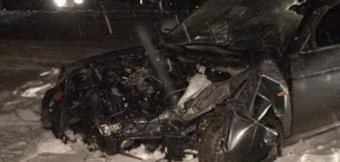 В Волгограде Toyota влетела в снегоуборщик