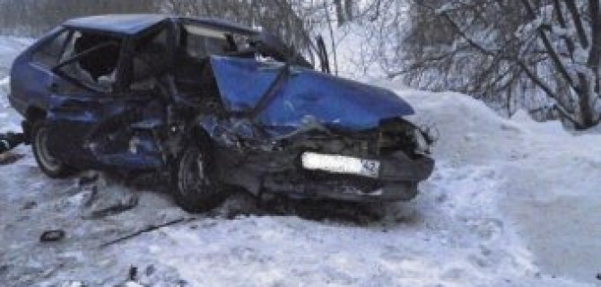 Кузбасс: пассажир легковушки погиб в ДТП на «встречке»