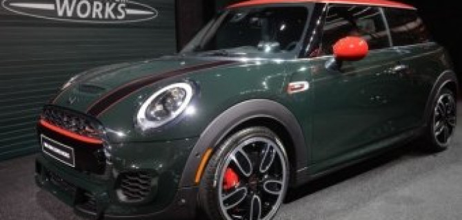 У Volkswagen GTI появился серьезный соперник - MINI John Cooper Works Hardtop