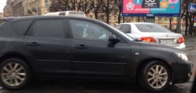 Аварийные машины частично перекрыли набережную реки Фонтанки