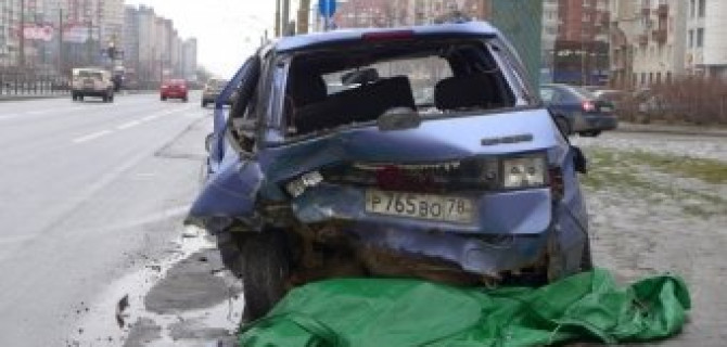 Последствия ДТП на Комендантском проспекте - остатки ВАЗа