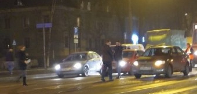 Люксовый Mercedes-Benz S-Classe AMG потерял колесо в ДТП на проспекте Энгельса. 