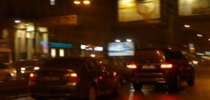 BMW 3 Series врезался в заднюю часть внедорожника Mercedes-Benz на Кантемировской улице