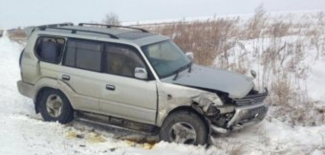 В Приморье три машины слетели в кювет из-за гололеда