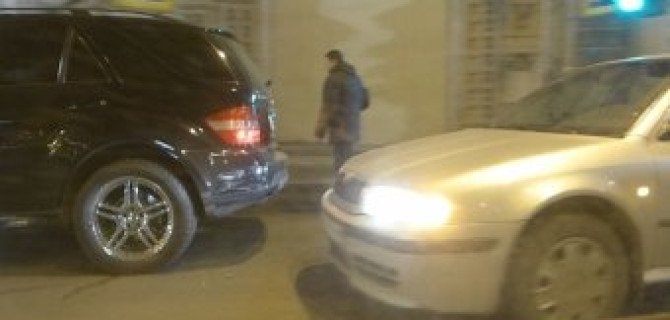 ДТП на повороте у церкви (Старопетергофский проспект). "Успеть проскочить!"