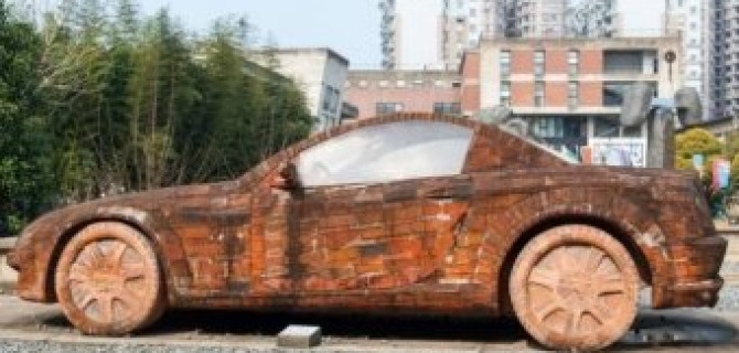 Кирпичный Mercedes-Benz SLK - эксклюзивные автомобильные скульптуры.