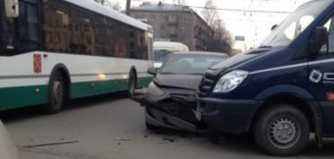 Гимн торопливой спешке по утрам - перпендикулярное ДТП на Черной речке в среду утром. 