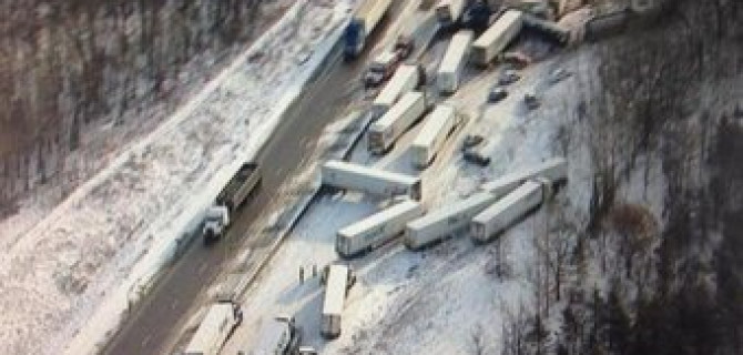 Канада: 50 грузовиков стали участниками крупного ДТП