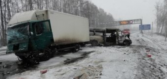 В Чувашии на трассе сгорела маршрутка