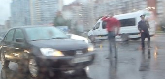 Неопытные водители за рулем в городском потоке - особенности этого состояния обсуждают эксперты