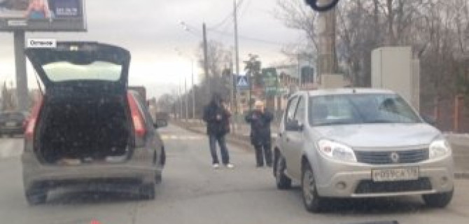 Утром в среду на Выборгском шоссе Ford Fusion влетел в Renault Sandero