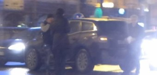 Mazda CX и Hyundai не пропустили друг друга и столкнулись на Сенной площади вечером в субботу