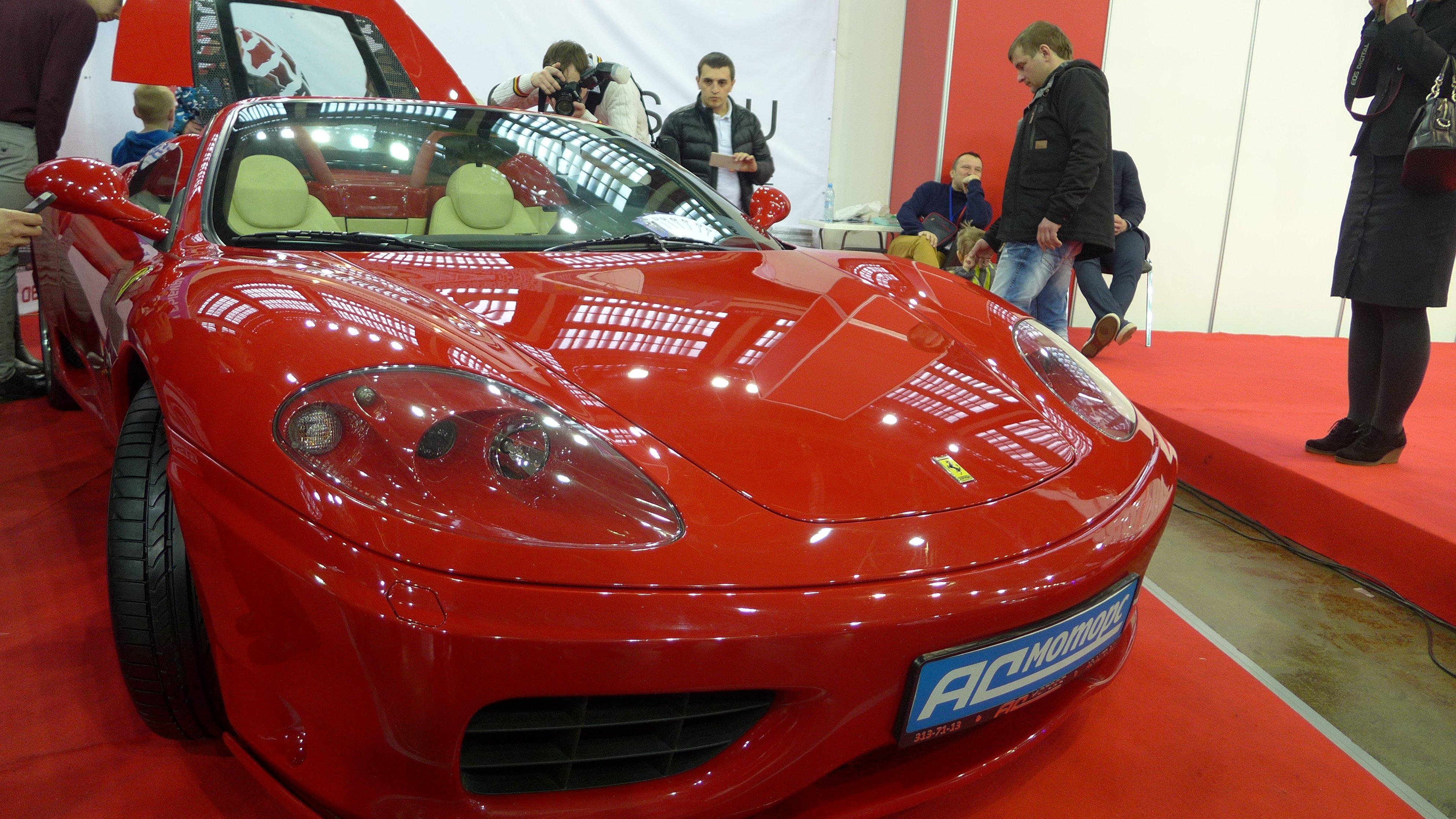 Весенняя выставка "Мир Автомобиля 2015" собрала огромное количество посетителей Мира Автомобиля 2015. Выставка