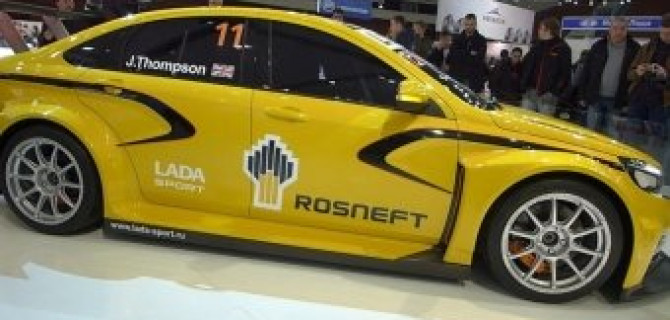 Лада Мотор-Спорт VESTA WTCC - болид от АвтоВаза на выставке Мир Автомобиля 2015