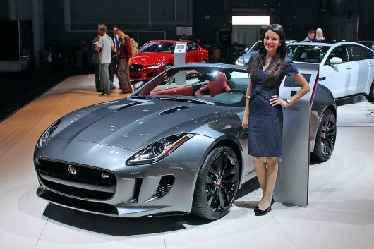 Немного позитива в конце рабочего дня: девушки Нью-Йоркского автосалона 8.jpg