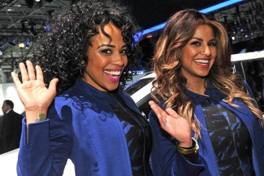 Немного позитива в конце рабочего дня: девушки Нью-Йоркского автосалона 10.jpg