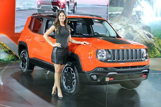 Немного позитива в конце рабочего дня: девушки Нью-Йоркского автосалона 2.jpg