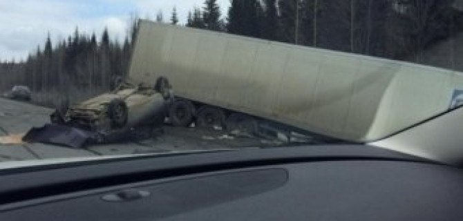 Серьезная авария под Екатеринбургом с участием грузовика