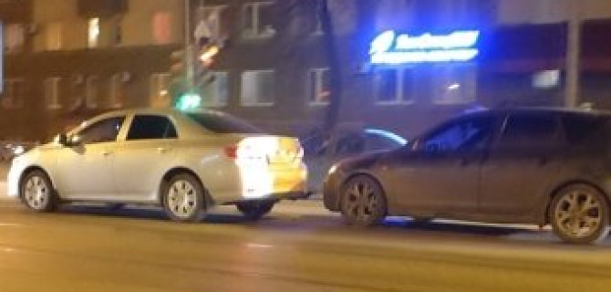 Трамвайная пробка в километр из-за мелкого ДТП на рельсах - проспект Энгельса