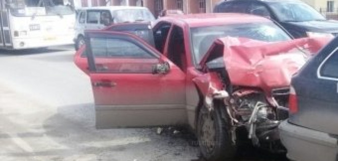 В Омске пьяный водитель устроил массовое ДТП