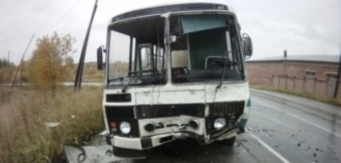 13 человек пострадали в ДТП с автобусом в Бийске