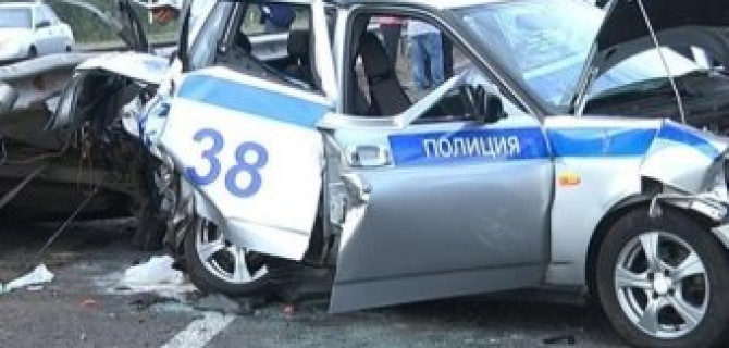 Пьяная автомобилистка протаранила машину ГИБДД