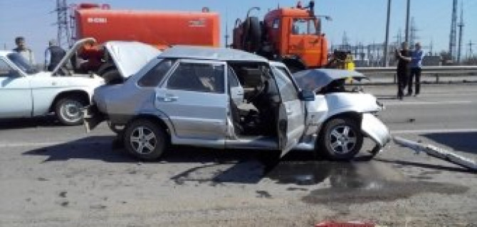 Под Волгоградом произошла авария с четырьмя машинами: пострадал человек