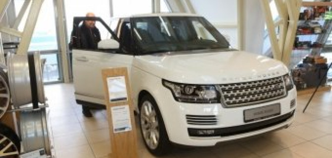 Уикенд весенних предложений в АРТЕКС: юбилейная партия Jaguar Land Rover