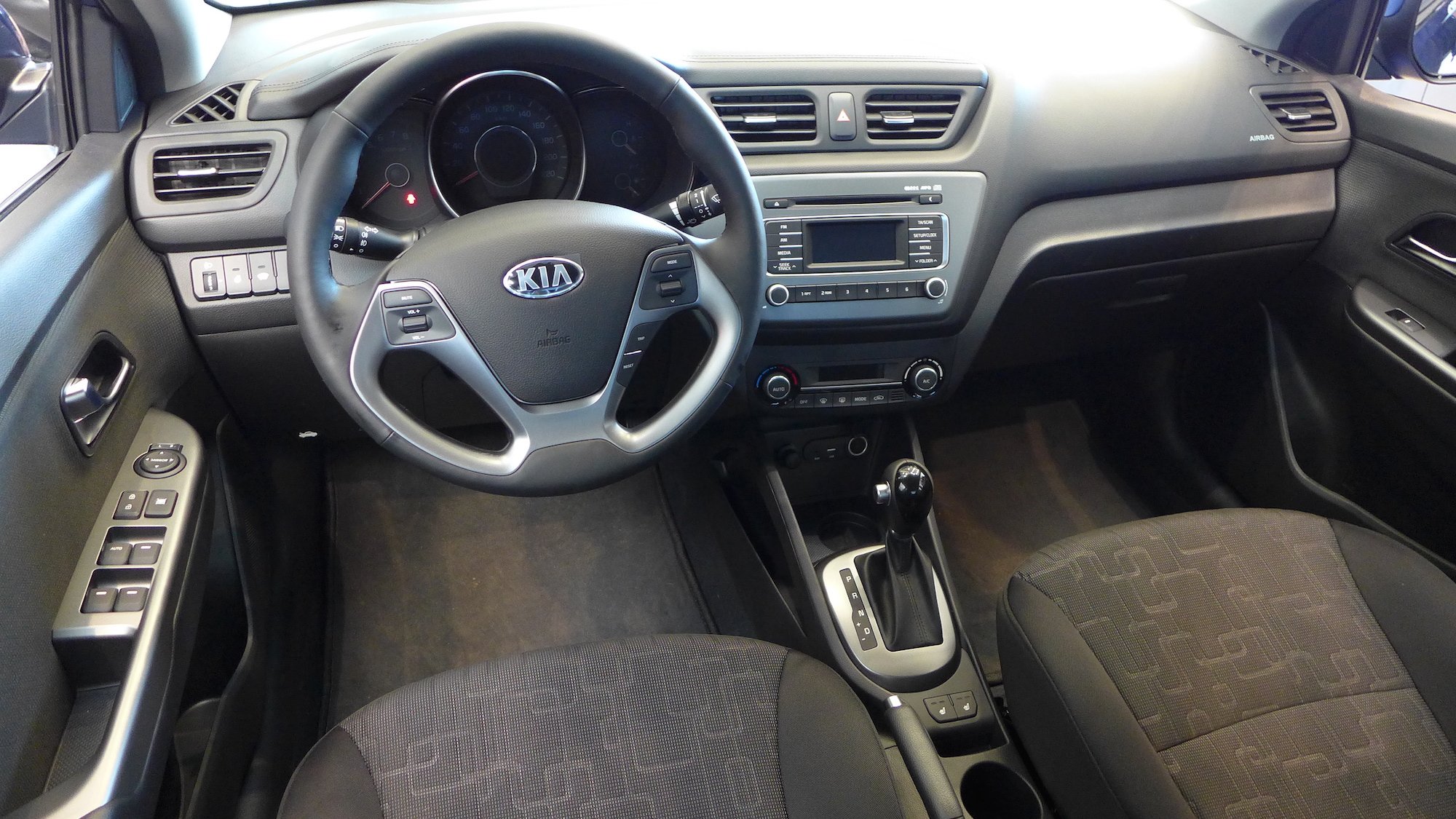 Новый Kia Rio был представлен публике в дилерском центре Шувалово - машина оказалась весьма симпатичной! Новый Kia Rio - презентация в "Kia Шувалово"