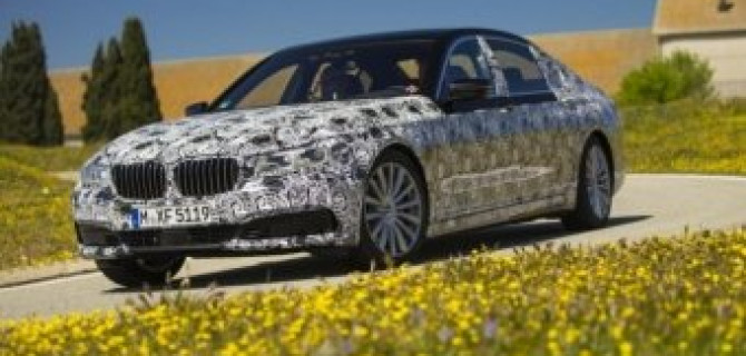 В Сети появились официальные фотографии нового BMW 7-Series