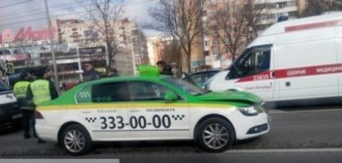 Таксист в Санкт-Петербурге сбил четверых на пешеходном переходе