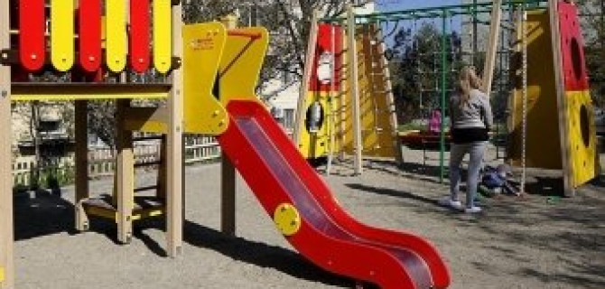 В Волгограде водитель сбил во дворе двухлетнюю девочку