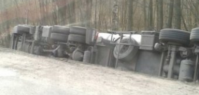 Водитель бензовоза умер за рулем, «Кола» перекрыта