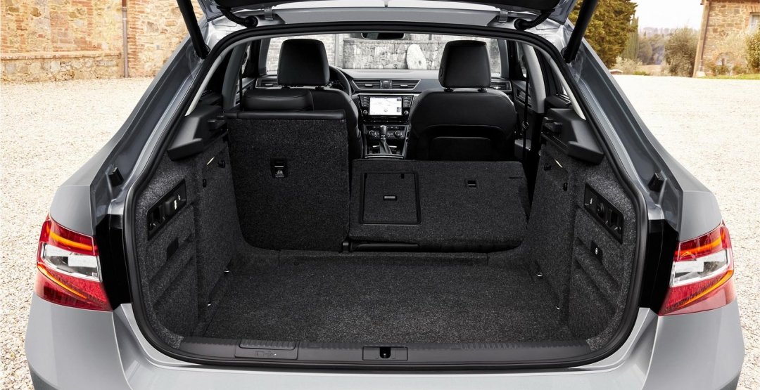 Накануне начала продаж в Европе Skoda представила галерею фото Superb 2015 Skoda Superb 2015 3.jpg