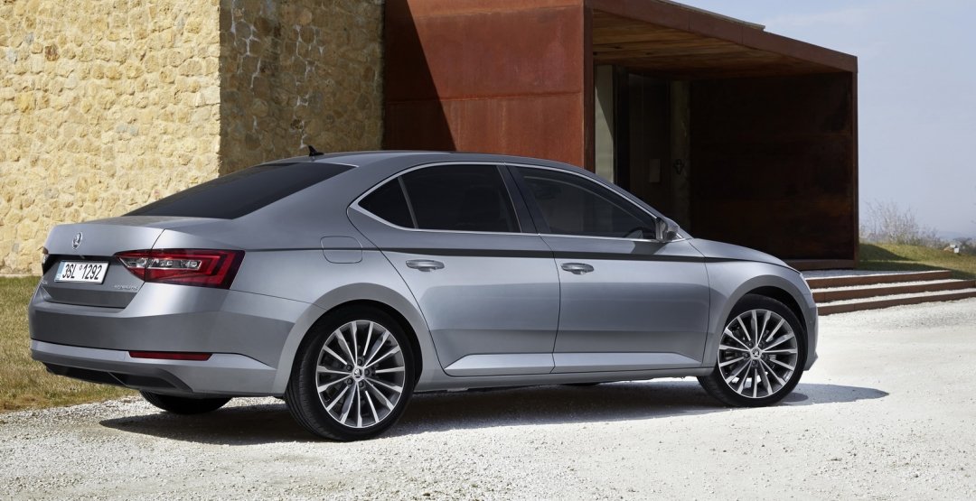 Накануне начала продаж в Европе Skoda представила галерею фото Superb 2015 Skoda Superb 2015 14.jpg