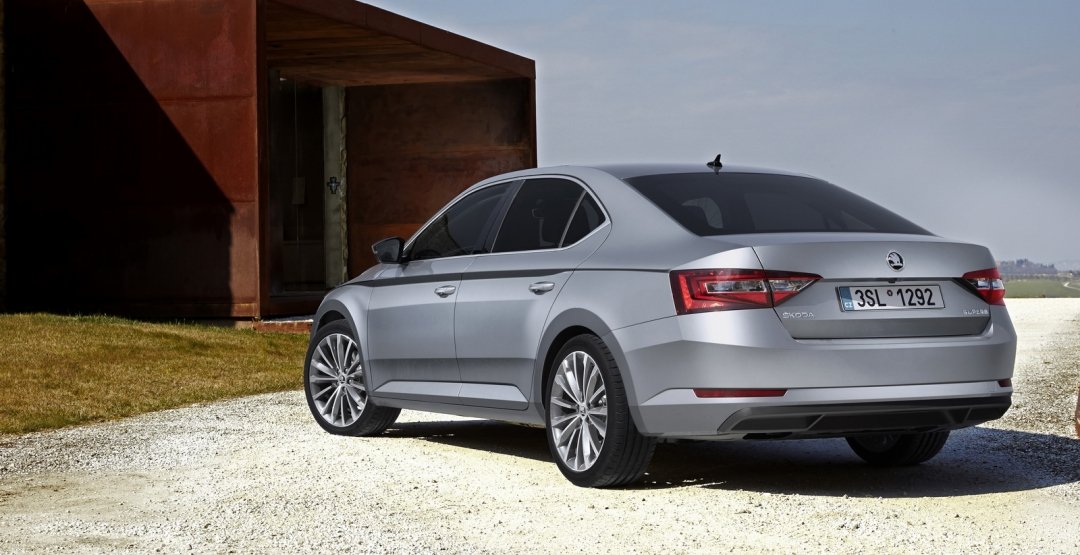 Накануне начала продаж в Европе Skoda представила галерею фото Superb 2015 Skoda Superb 2015 12.jpg
