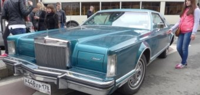 Гигантское купе от "Линкольна" - классический американский Lincoln Continental Marc V