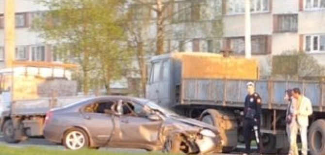Тяжелое ДТП на Суздальском проспекте - кузов автомобиля восстановлению не подлежит!