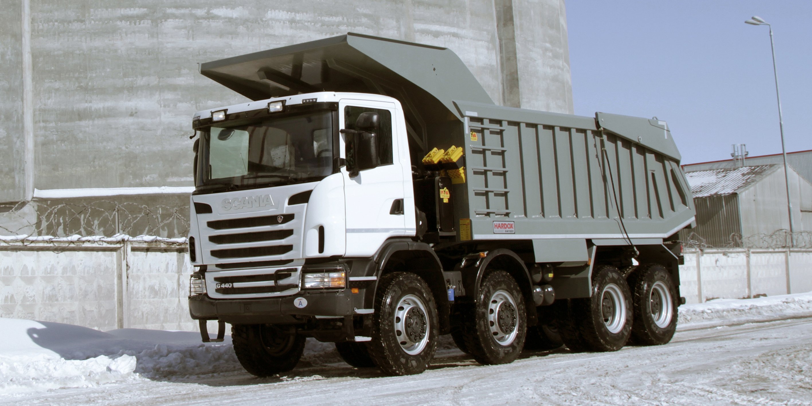 Новые карьерные самосвалы от Scania и Iveco Scania G440 CB8x8EHZ.jpg