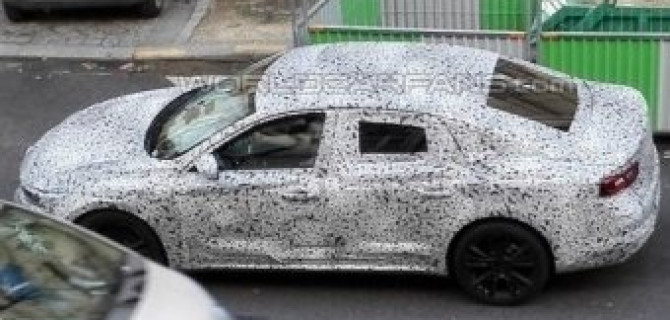 В Париже замечен преемник Renault Laguna