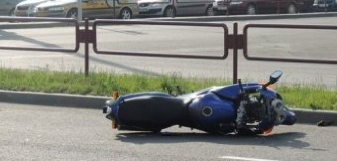 В Санкт-Петербурге в ДТП пострадал мотоциклист