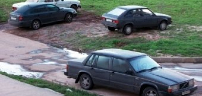 В Москве увеличены штрафы за парковку на газонах