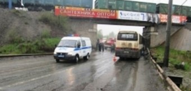 На выезде из Челябинска в ДТП погибли мужчина и беременная женщина