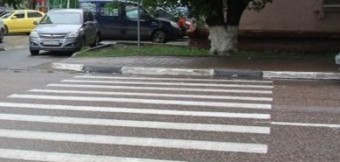 В Липецке полицейский на служебной машине сбил ребенка на пешеходном переходе