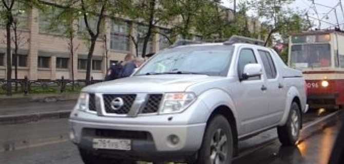 Дорожное происшествие на Лесном проспекте с участием пикапа - похоже на бандитскую разборку