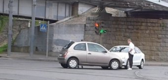 Молодой человек на VW Polo врезался в Nissan Micra на Лесном проспекте