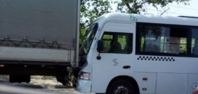 В Ростове-на-Дону в ДТП с участием маршрутки пострадали 6 человек