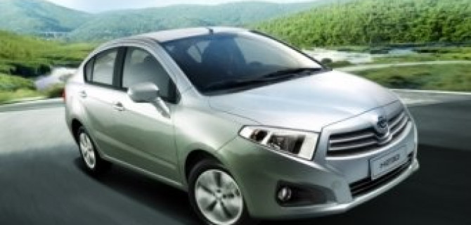 В России начались продажи Brilliance H230 в двух кузовах