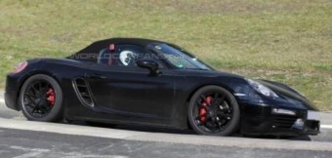Обновленный Porsche Boxster заснят во время тестов