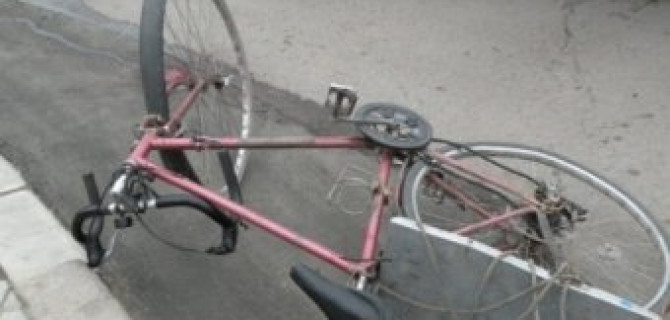 В Благовещенске байкер погиб, врезавшись в велосипедисток